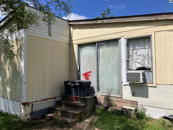 713 E South Ave, St. John, KS 67576