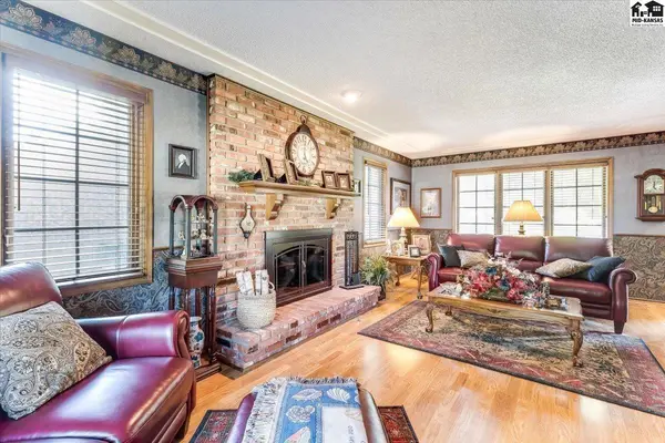 4604 Sequoia St, Hutchinson, KS 67502
