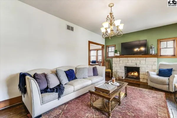 30 E 17th Ave, Hutchinson, KS 67501