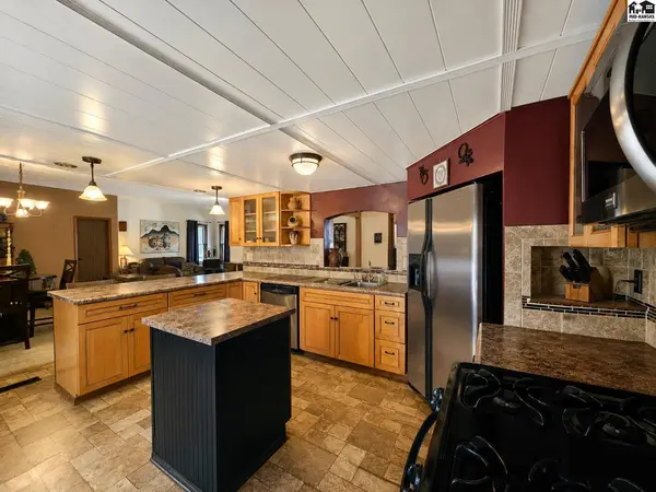 5280 N Lorraine St, Hutchinson, KS 67502