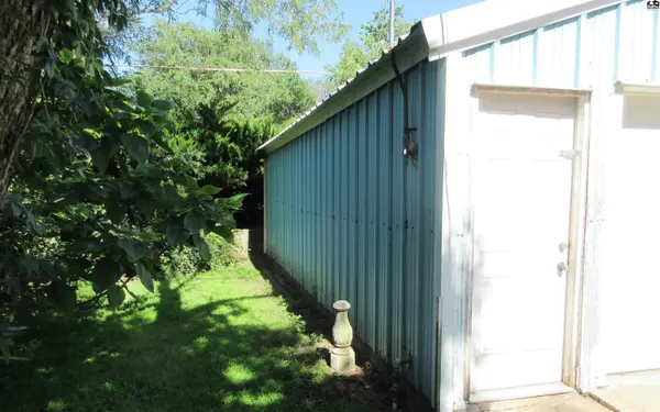 620 Park St, Larned, KS 67550