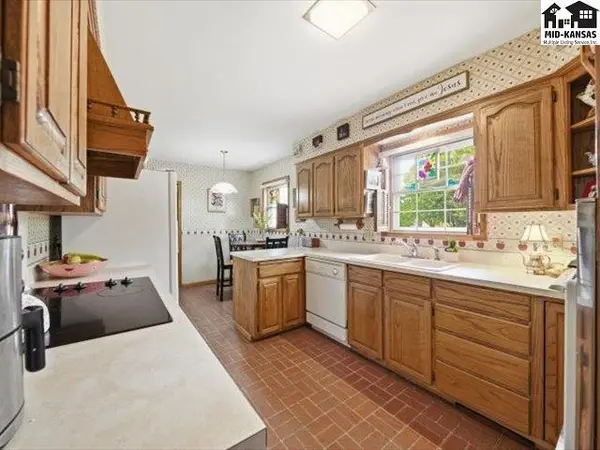 608 W 8th St, Newton, KS 67114