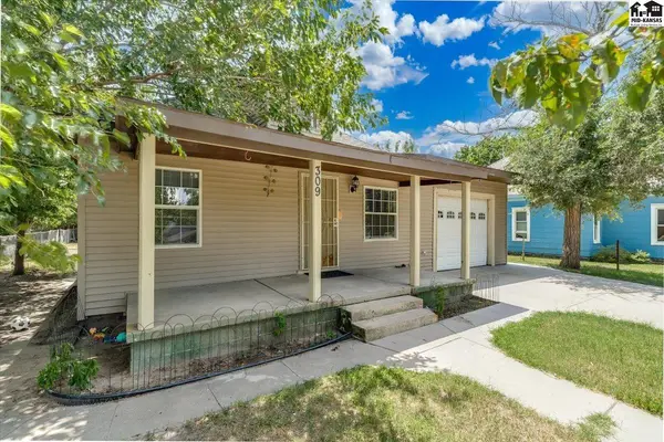 309 E Carpenter St, Hutchinson, KS 67501