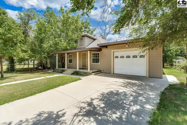 309 E Carpenter St, Hutchinson, KS 67501