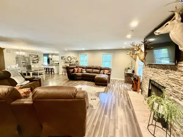 7017 N Valley Rd, Hutchinson, KS 67502