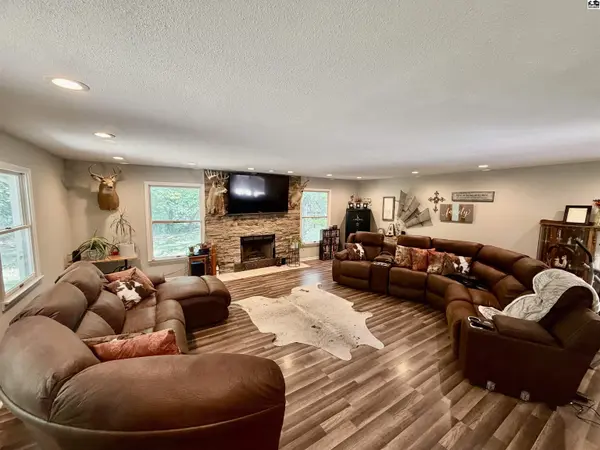 7017 N Valley Rd, Hutchinson, KS 67502