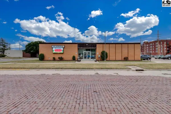 518 N Washington, Hutchinson, KS 67501