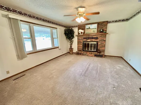 1334 North Terrace St, Mcpherson, KS 67460