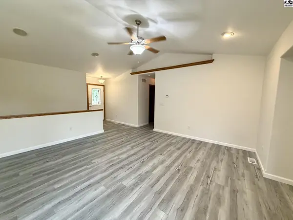 2402 N King St, Hutchinson, KS 67502