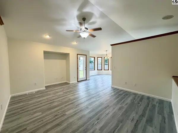 2402 N King St, Hutchinson, KS 67502