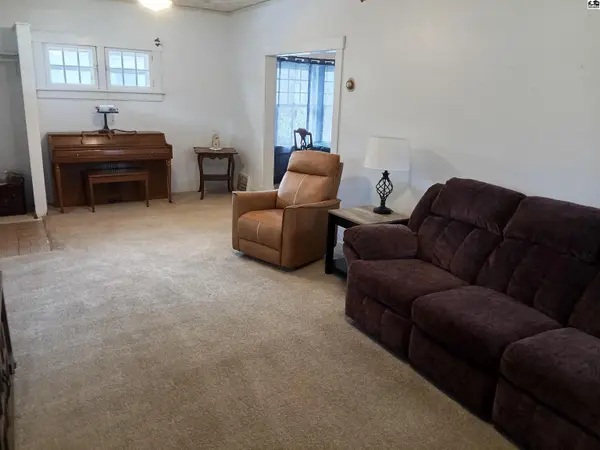 1715 N Maple St, Hutchinson, KS 67502