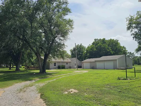 3319 E 69th Ave, Hutchinson, KS 67502