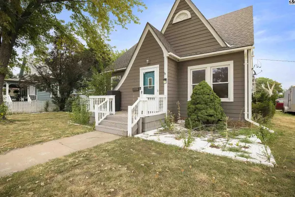 720 S Grand Ave, Lyons, KS 67554