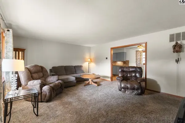 2610 St Elmo Dr, Hutchinson, KS 67502