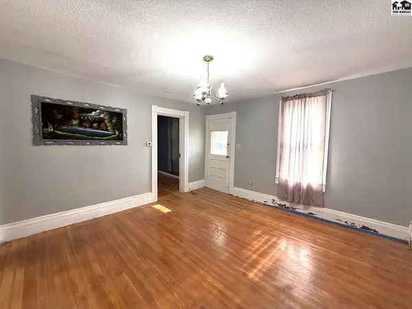 305 S Locust St, Inman, KS 67546