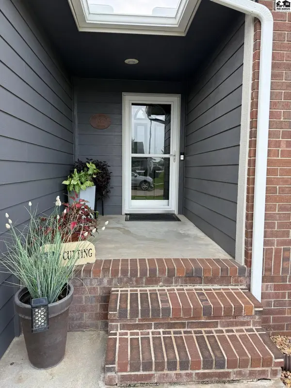 1956 Cochise Ave, Mcpherson, KS 67460
