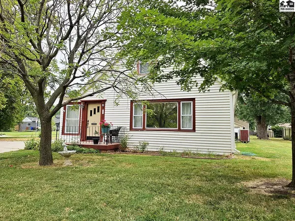 452 N Maxwell St, Mcpherson, KS 67460