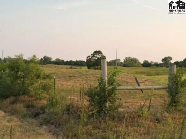 00000 N Lorraine St, Hutchinson, KS 67502