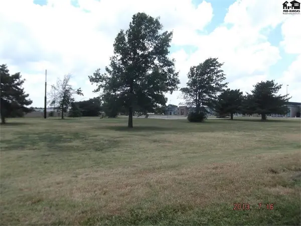 0000 K61 Hwy, Hutchinson, KS 67501
