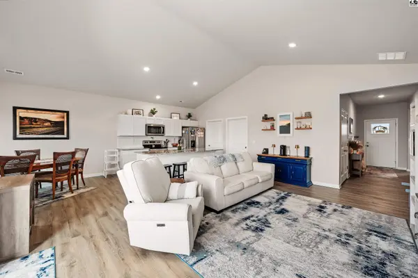 1416 Curtiss Dr, Mcpherson, KS 67460