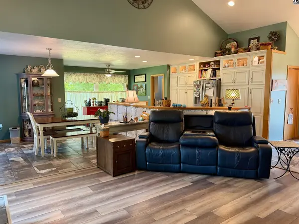 375 Lake Rd, Pratt, KS 67124