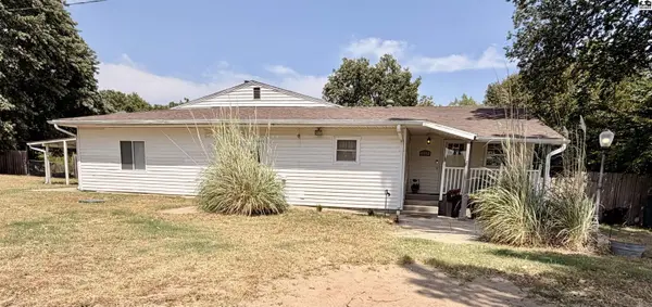 1302 E 95th Ave, Hutchinson, KS 67502