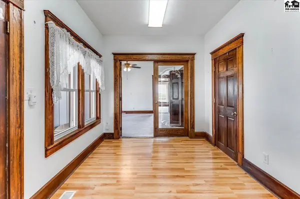 16911 S Woodberry Rd, Mount Hope, KS 67108