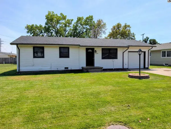 1315 13th Terr, Hutchinson, KS 67501