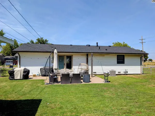 1315 13th Terr, Hutchinson, KS 67501