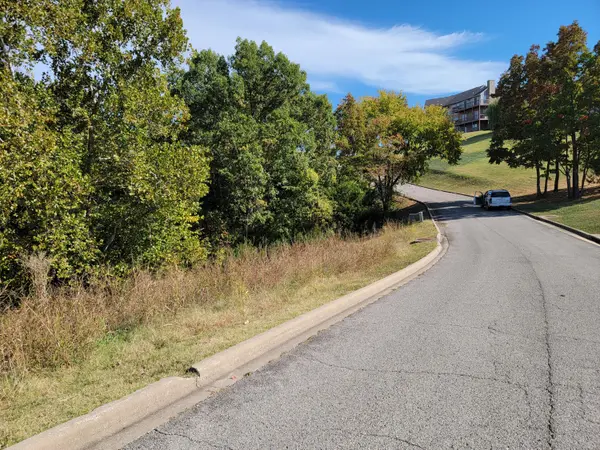 000 Eagle Crest DR, Hollister, MO 65672