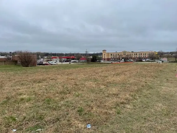 3340 W Bellaire ST, Springfield, MO 65803