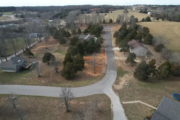 21 Cedar LN, Willow Springs, MO 65793