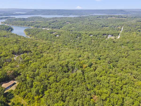 000 Falling Star RD, Lampe, MO 65681