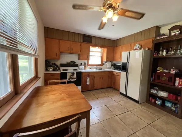 932 State Highway Hh, Isabella, MO 65676