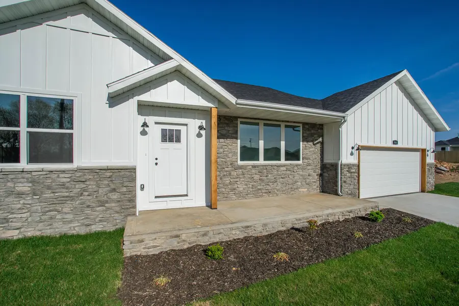 1226 N London PL, Republic, MO 65738