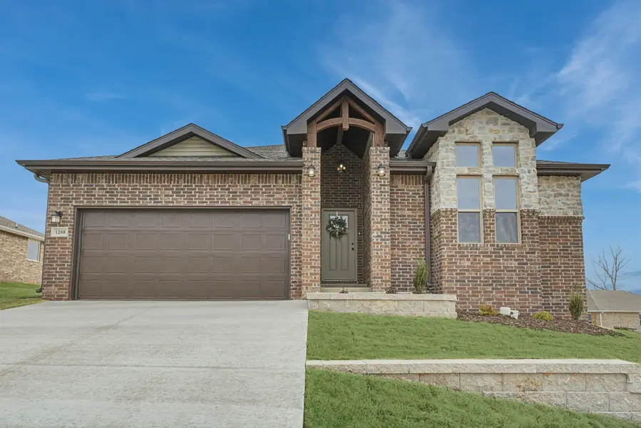 1208 W Pebblebrooke DR, Ozark, MO 65721