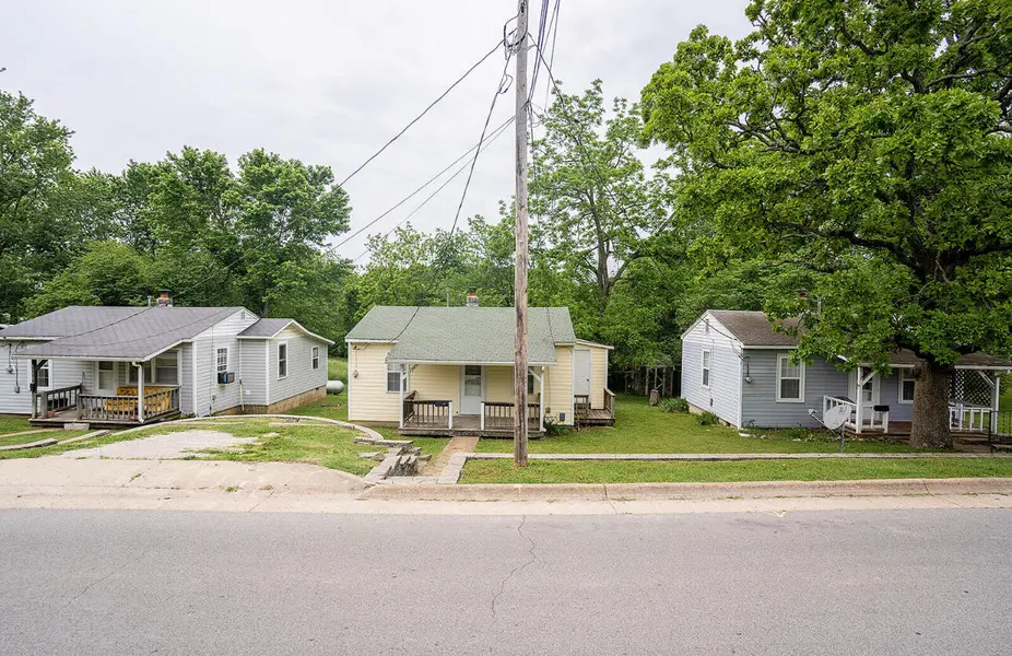 1331 N Howell AVE, West Plains, MO 65775