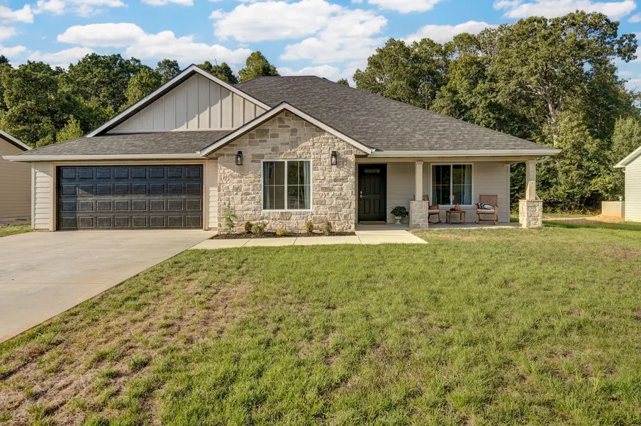 2405 Deatherage AVE, West Plains, MO 65775