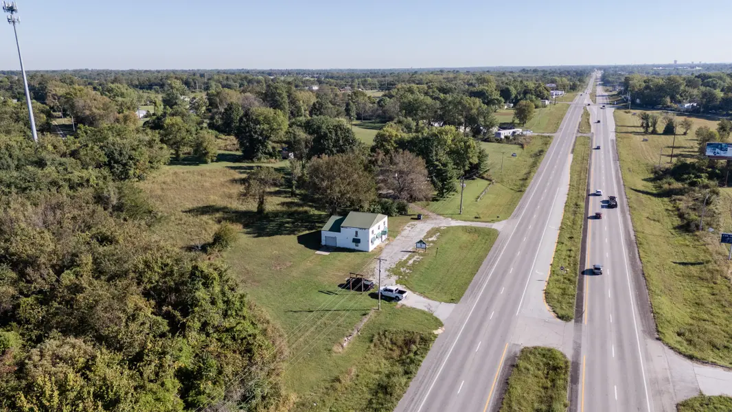 5189 W Sunshine ST, Brookline, MO 65619