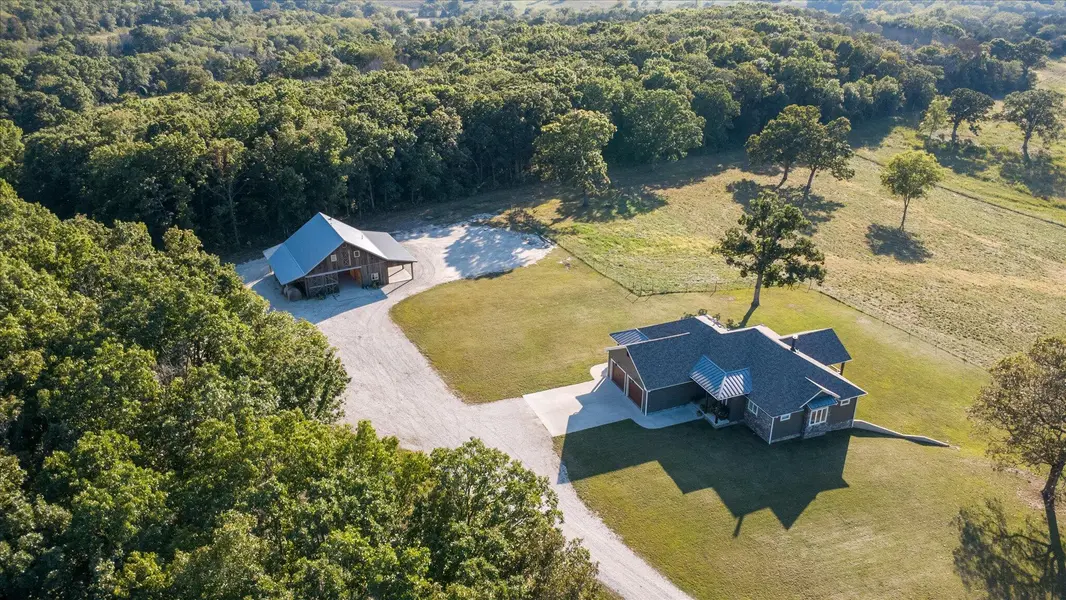 11998 E Highway 32, Stockton, MO 65785