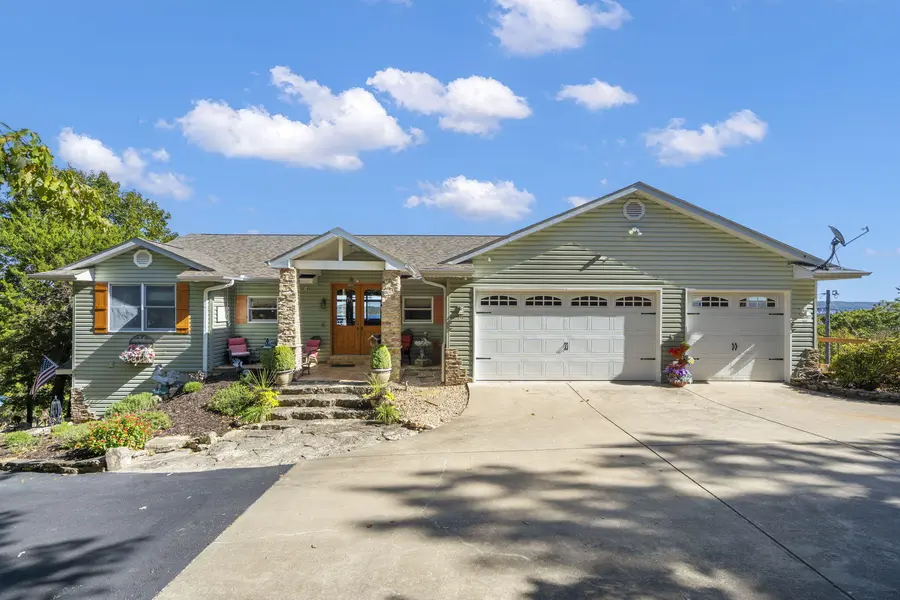 1079 Cambridge DR, Blue Eye, MO 65611