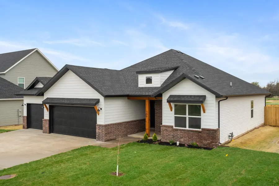 145 E Clayton LN, Republic, MO 65738