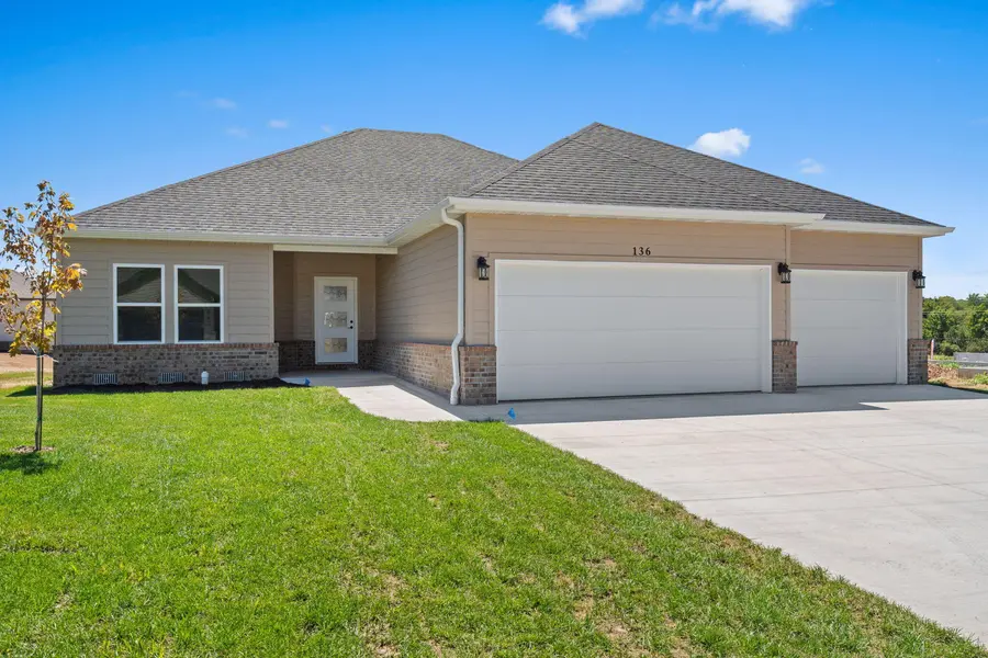 136 E Kelce LN, Republic, MO 65738