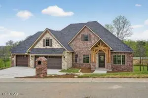108 Whispering Oaks DR, Joplin, MO 64804