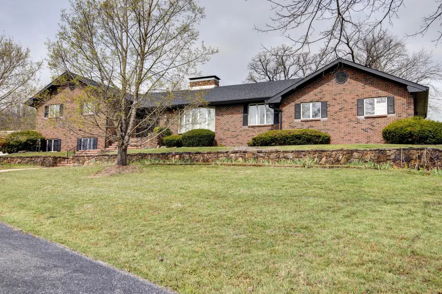 4897 N Farm Road 141, Springfield, MO 65803