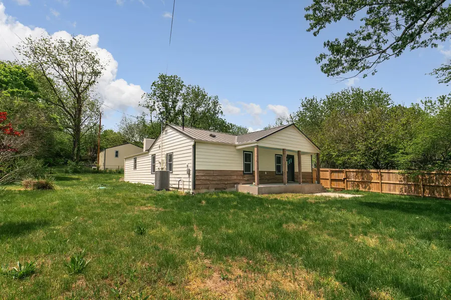 2031 N Farm Rd 197, Springfield, MO 65802