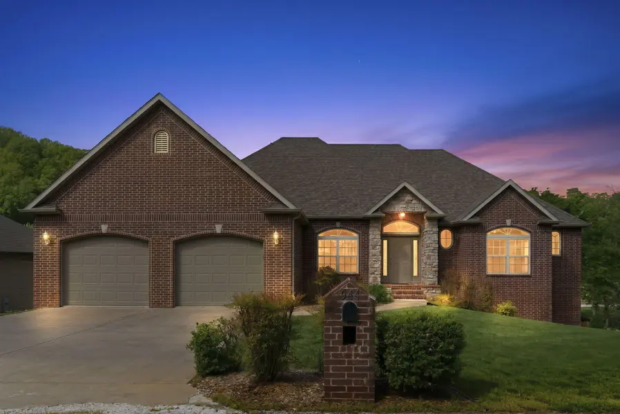 94 Ashwood LN, Branson West, MO 65737