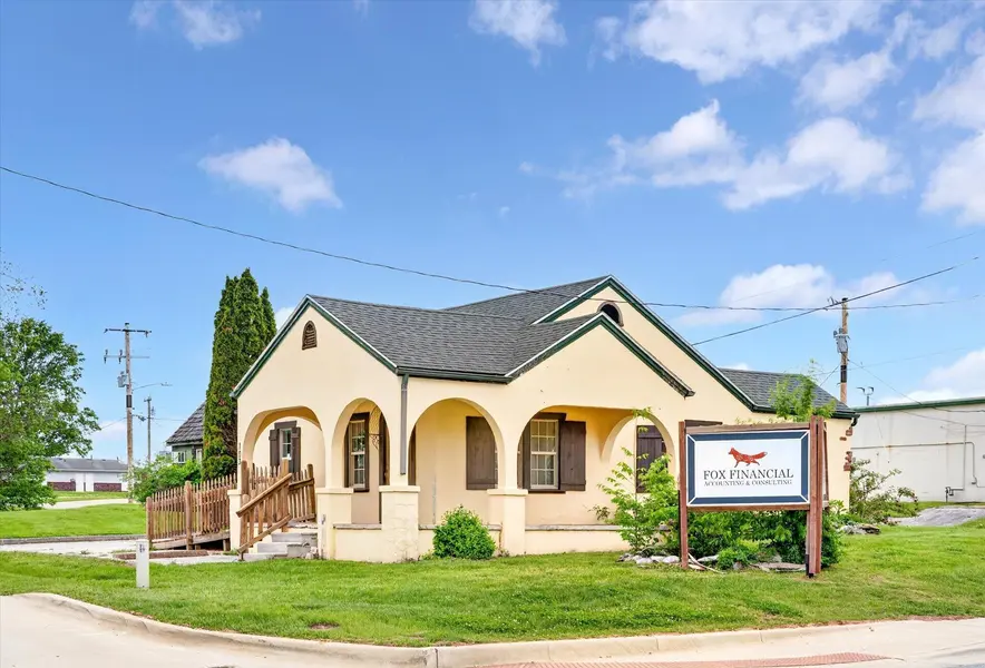 103 S Delaware ST, Nixa, MO 65714