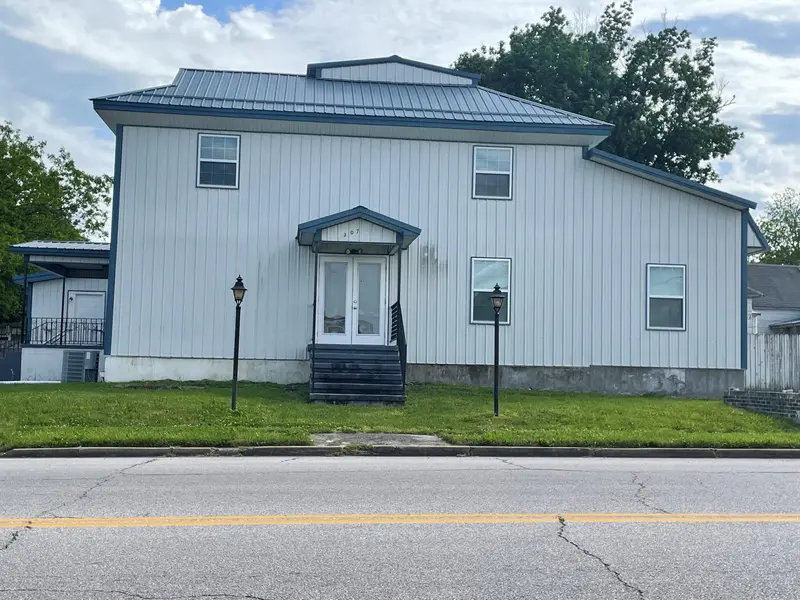 307 E Main ST, Neosho, MO 64850