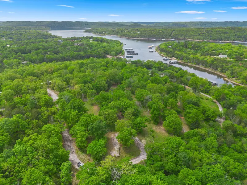 42 White Eagle LN, Reeds Spring, MO 65737